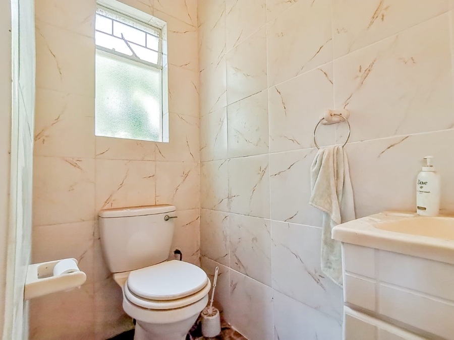 7 Bedroom Property for Sale in Parklands Western Cape